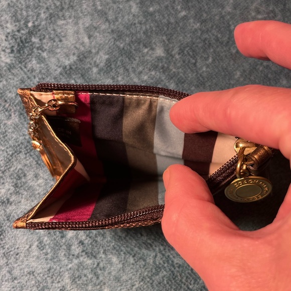 Coach Coin Purse w/ dark gold detail w/ stripes inside zip pouch. - Picture 5 of 7